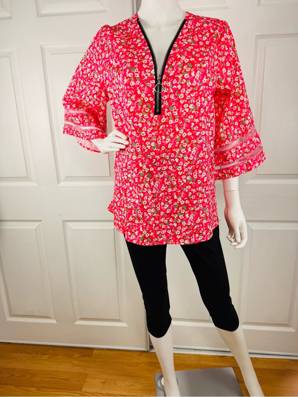 Women's Pink Floral Zip-Front Tunic with Bell Sleeves - Picture 2 of 4